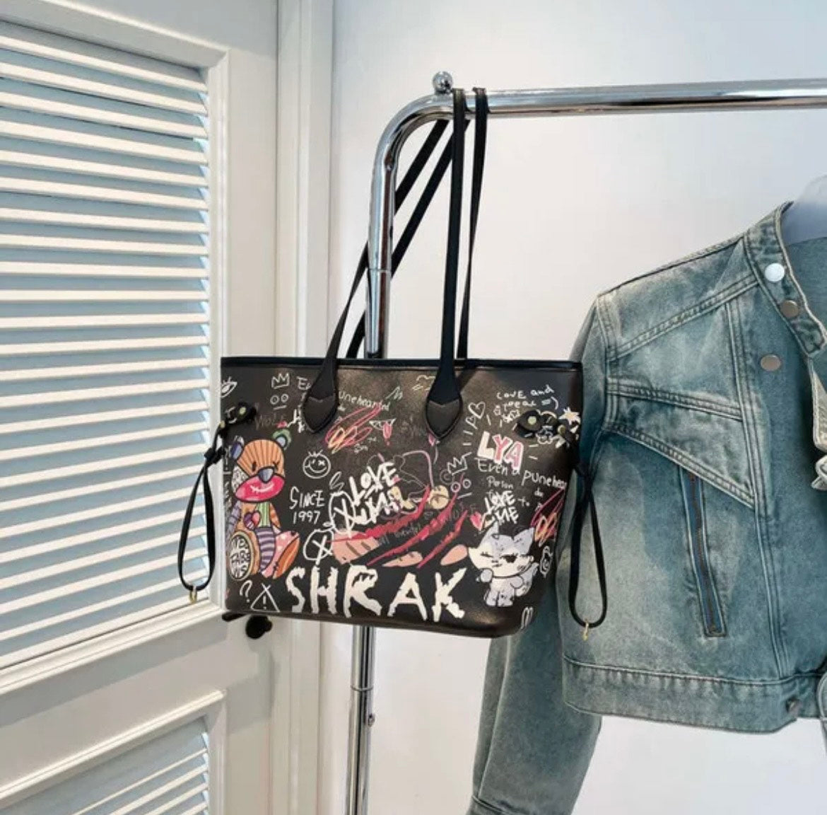 Shrak Graffiti Tote Bag in black